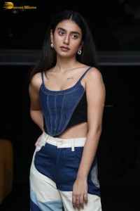 actress priya prakash varrier hot looks in a tank top