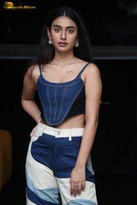 actress priya prakash varrier hot looks in a tank top