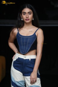 actress priya prakash varrier hot looks in a tank top