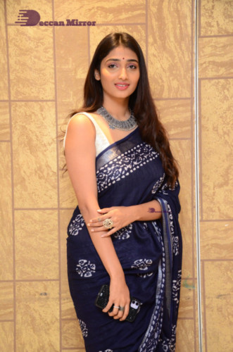 Telugu Actress Priya Vadlamani looks stunning in a blue saree