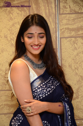 Telugu Actress Priya Vadlamani looks stunning in a blue saree