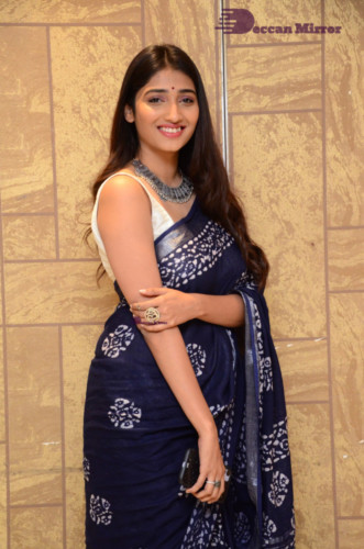 Telugu Actress Priya Vadlamani looks stunning in a blue saree