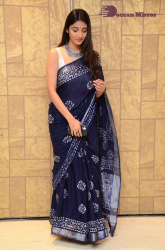 Telugu Actress Priya Vadlamani looks stunning in a blue saree