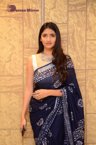 Telugu Actress Priya Vadlamani looks stunning in a blue saree