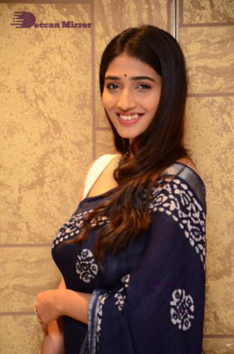 Telugu Actress Priya Vadlamani looks stunning in a blue saree