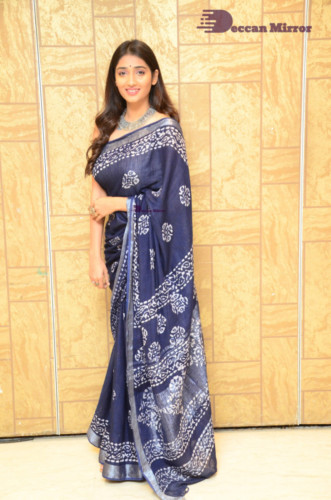 Telugu Actress Priya Vadlamani looks stunning in a blue saree