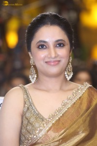 actress Priyanka Arul Mohan beautiful in a golden color saree