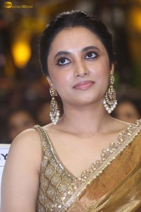 actress Priyanka Arul Mohan beautiful in a golden color saree