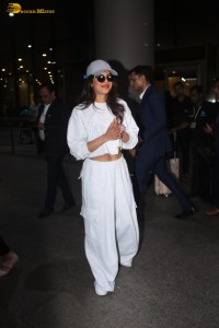 actress Priyanka Chopra spotted at mumbai airport