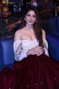 actress Priyanka Jawalkar red-hot looks in a shouldlerss dress