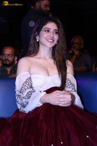 actress Priyanka Jawalkar red-hot looks in a shouldlerss dress