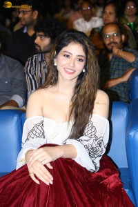 actress Priyanka Jawalkar red-hot looks in a shouldlerss dress