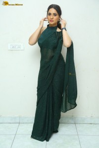 indian actress priyanka rewri hot photoshoot in a green saree