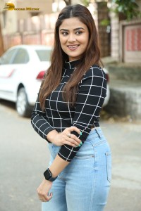 Actress Priyanka Sharma in a black shirt and denim jeans
