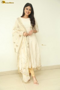 actress priyanka sharma sweet looks in a white salwar