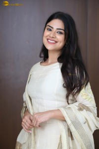 actress priyanka sharma sweet looks in a white salwar