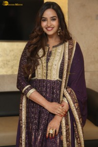 actress Pujita Ponnada hot looks in a salwar dress