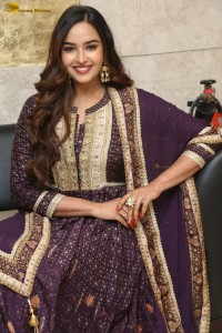 actress Pujita Ponnada hot looks in a salwar dress