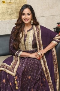 actress Pujita Ponnada hot looks in a salwar dress