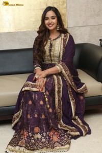 actress Pujita Ponnada hot looks in a salwar dress