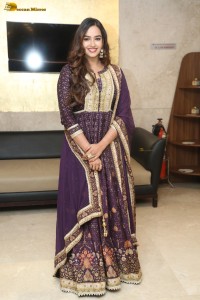 actress Pujita Ponnada hot looks in a salwar dress