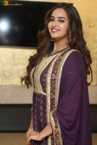 actress Pujita Ponnada hot looks in a salwar dress