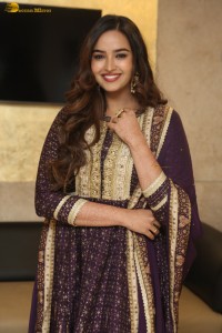 actress Pujita Ponnada hot looks in a salwar dress