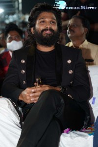 Pushpa Movie Pre-Release Event attended by Allu Arjun, Rashmika Mandanna, SS Rajamouli and others