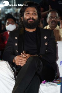 Pushpa Movie Pre-Release Event attended by Allu Arjun, Rashmika Mandanna, SS Rajamouli and others