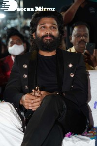 Pushpa Movie Pre-Release Event attended by Allu Arjun, Rashmika Mandanna, SS Rajamouli and others