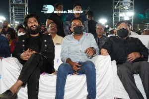 Pushpa Movie Pre-Release Event attended by Allu Arjun, Rashmika Mandanna, SS Rajamouli and others