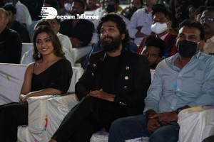 Pushpa Movie Pre-Release Event attended by Allu Arjun, Rashmika Mandanna, SS Rajamouli and others