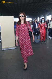 actress raashi khanna in a red salwar dress at airport