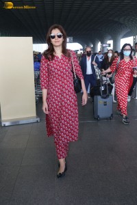 actress raashi khanna in a red salwar dress at airport