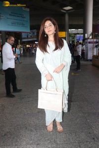 actress raashi khanna cute in a white salwar dress