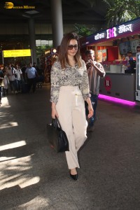 telugu actress Raashi Khanna spotted in mumbai