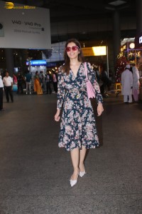 actress raashi khanna fabulous looks in a floral dress at mumbai airport