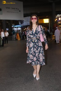 actress raashi khanna fabulous looks in a floral dress at mumbai airport