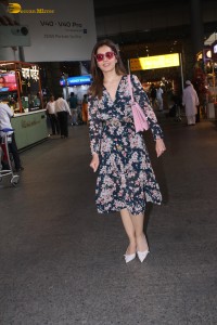 actress raashi khanna fabulous looks in a floral dress at mumbai airport