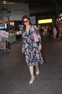 actress raashi khanna fabulous looks in a floral dress at mumbai airport