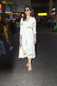 actress Raashi Khanna cute in a stylish dress