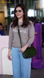 actress raashi khanna beautiful in a t-shirt and sunglasses