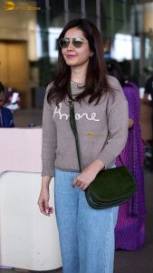 actress raashi khanna beautiful in a t-shirt and sunglasses
