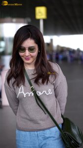 actress raashi khanna beautiful in a t-shirt and sunglasses