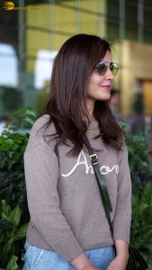 actress raashi khanna beautiful in a t-shirt and sunglasses
