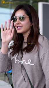 actress raashi khanna beautiful in a t-shirt and sunglasses