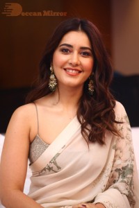 Raashi Khanna looking beautiful in a Saree at Three Roses OTT Show Event
