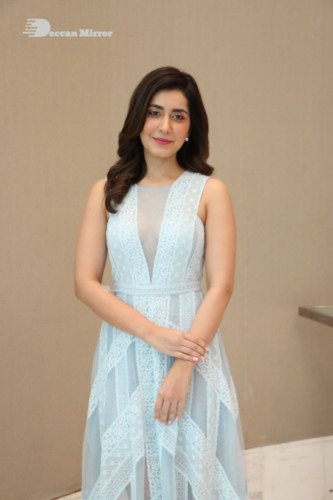 Telugu Actress Raashi Khanna photoshoot in a blue dress