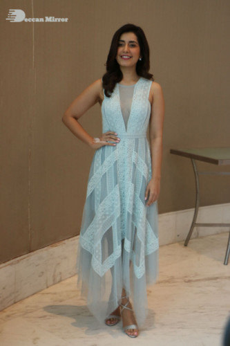 Telugu Actress Raashi Khanna photoshoot in a blue dress