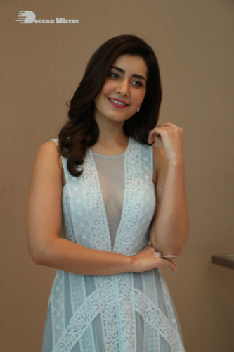Telugu Actress Raashi Khanna photoshoot in a blue dress